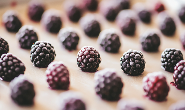 1. Vorgefrieren der Brombeeren
