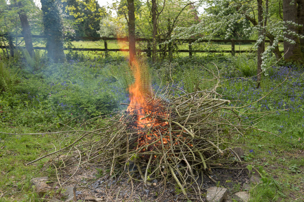 gartenabfaelle-verbrennen